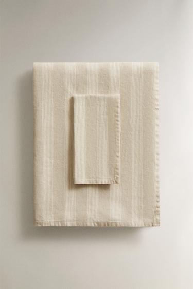 STRIPED FADED LINEN TABLECLOTH - بيج الخاص بـ Zara