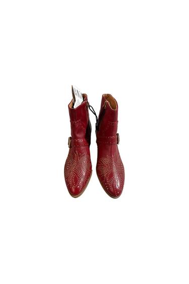 LEATHER RED ANKLE BOOT.