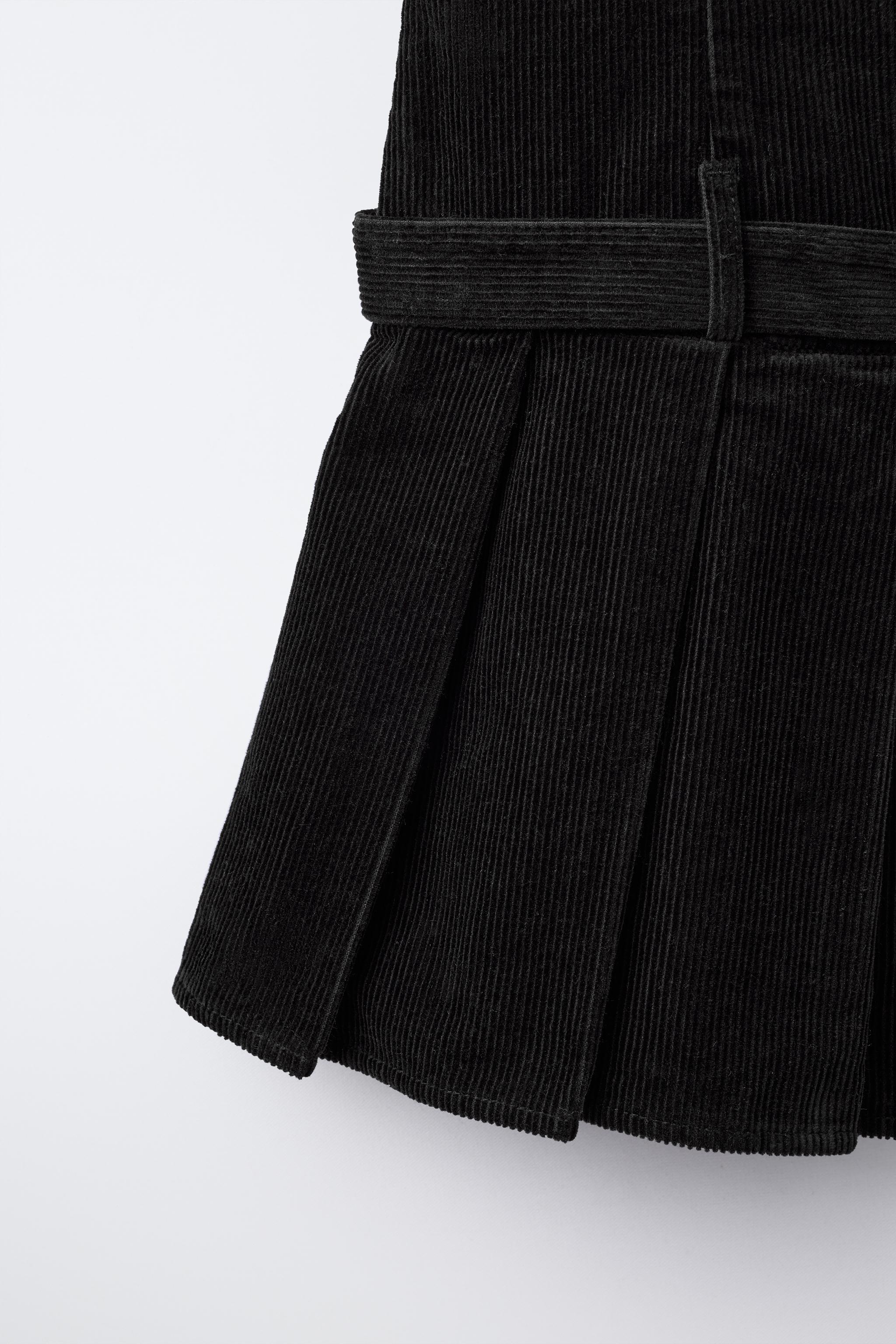 ROBE-SALOPETTE EN VELOURS CÔTELÉ À CEINTURE