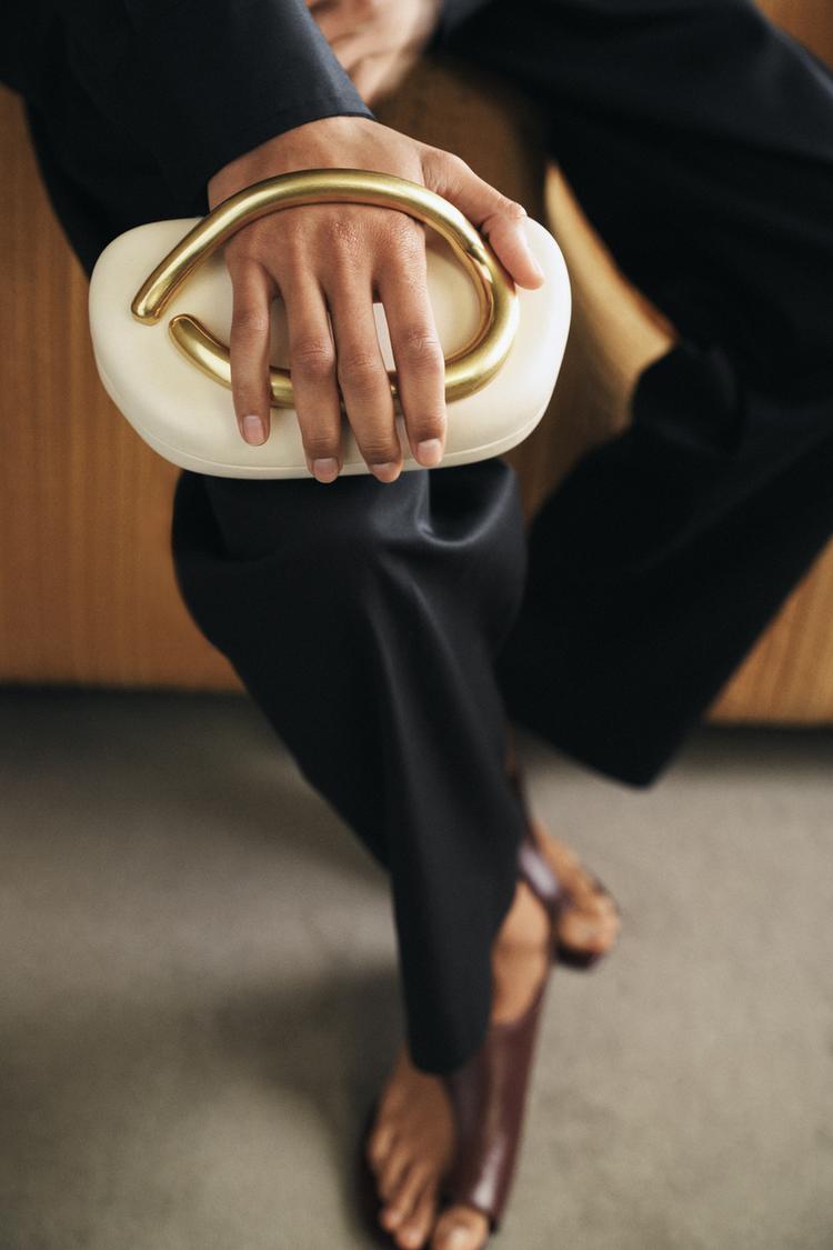 BORSA MINAUDIERE CON CHIUSURA DORATA bianco ZARA Italia Italy