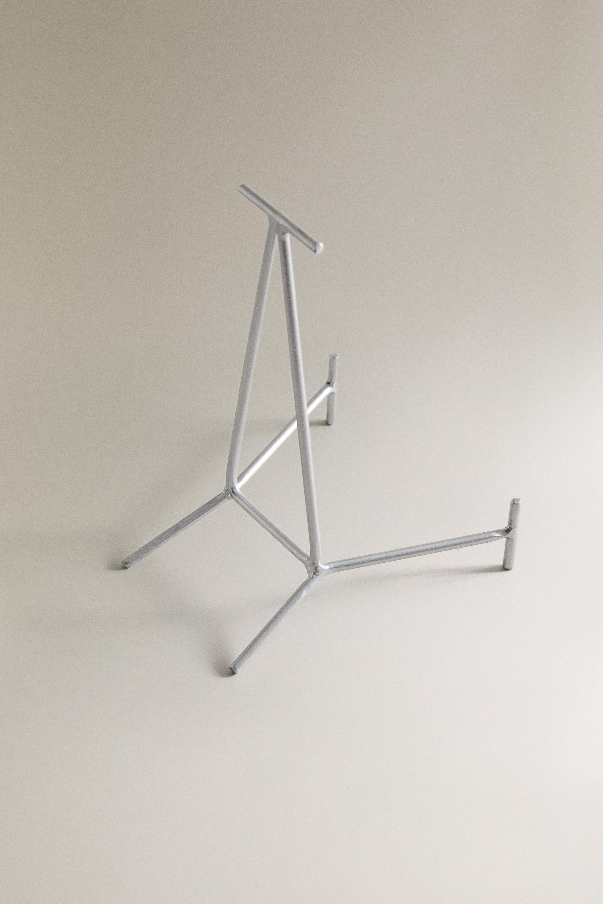 POLISHED METAL STAND