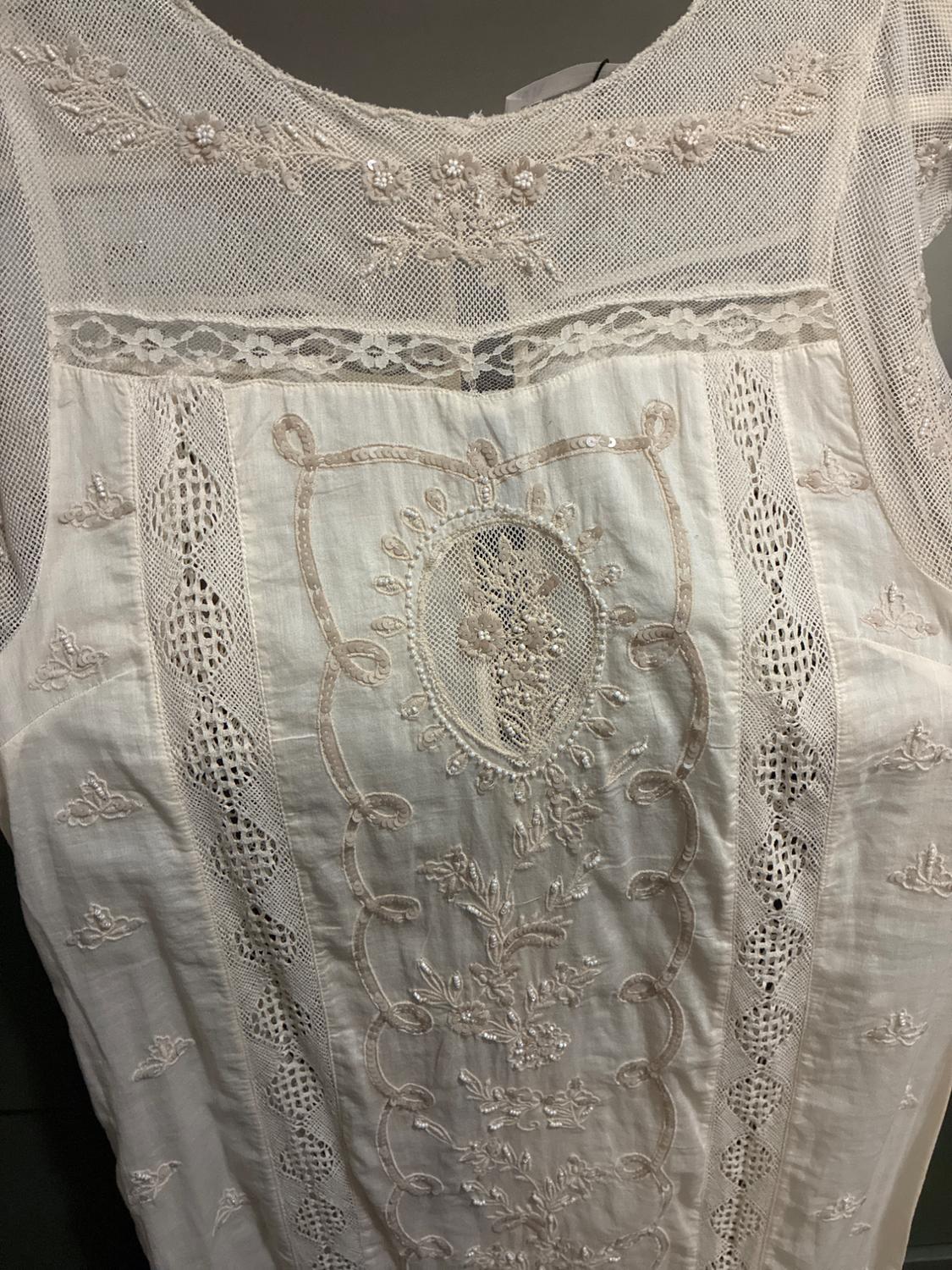 VESTIDO DETALLES LENTEJUELA Y ENCAJES - Image 3