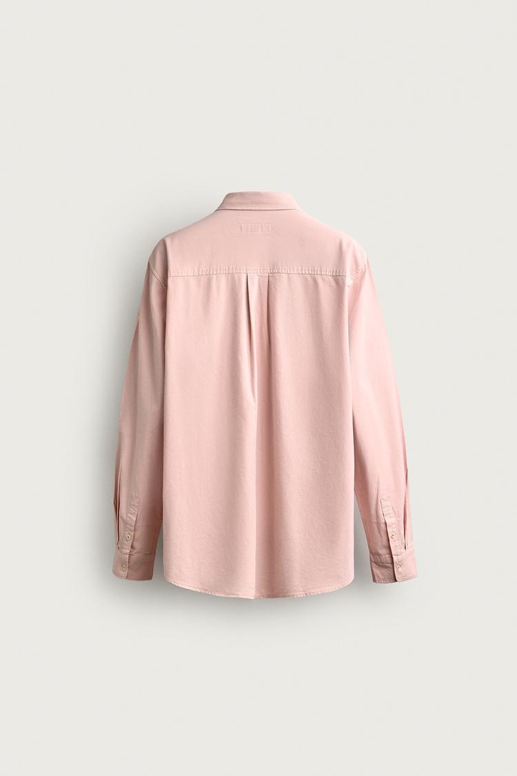 Camisa con bolsillo corte relajado 8