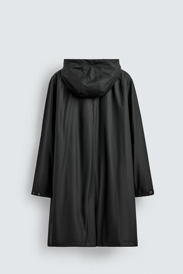 GUMMIERTER KAPUZENPARKA - Schwarz von Zara