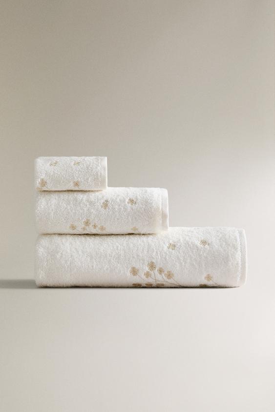 EMBROIDERED CLOVER BATH TOWEL - Golden | ZARA Turkey