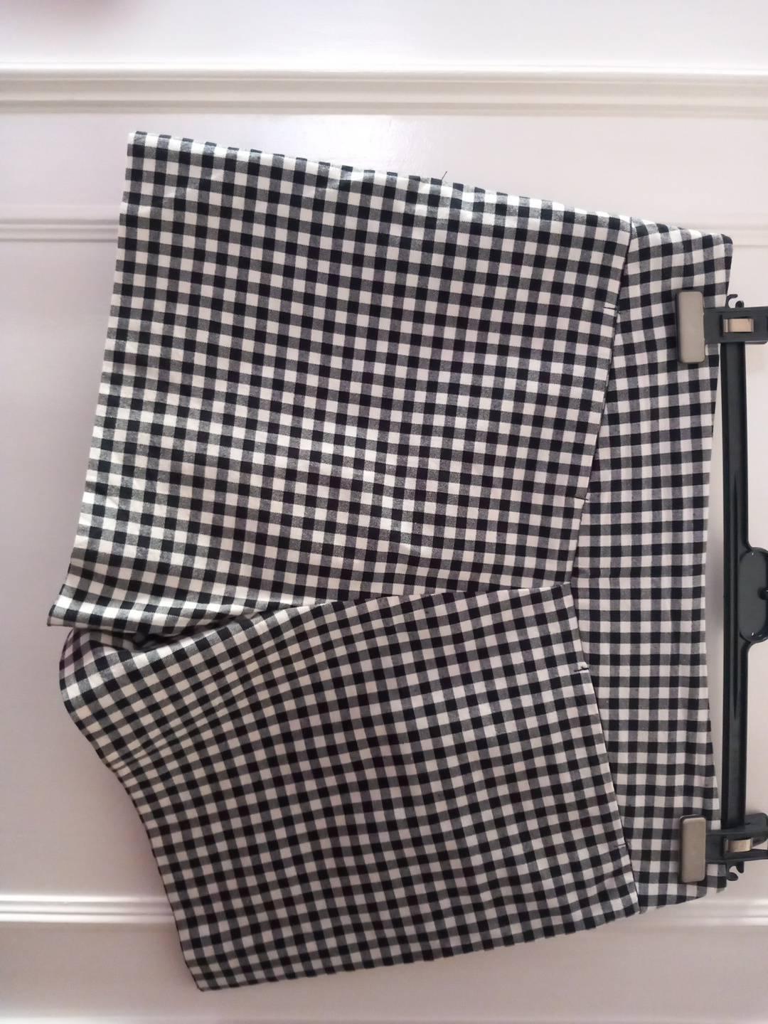 SHORTS VITA ALTA A QUADRETTI BIANCO/NERO. - Image 2
