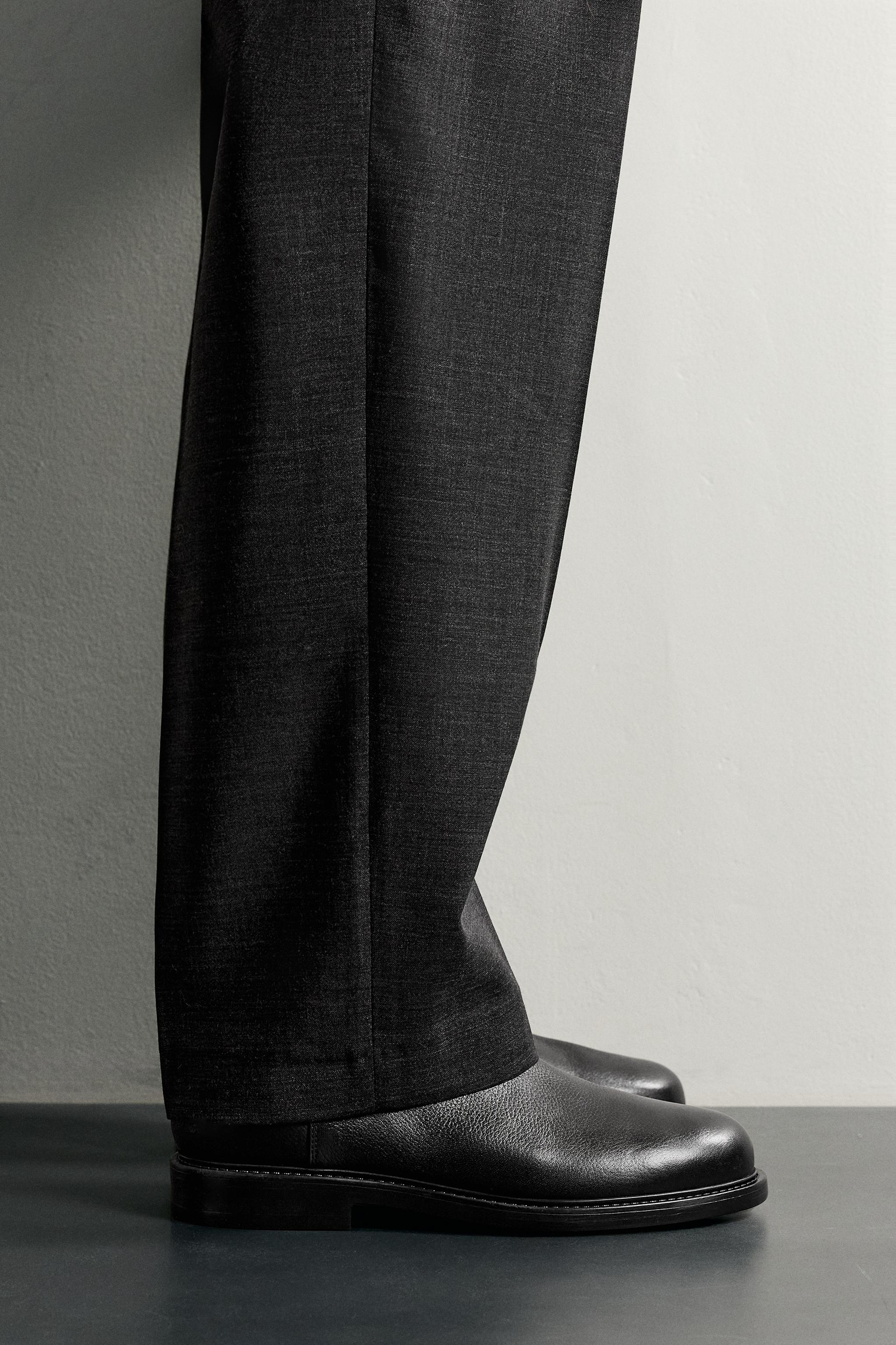 LEATHER CHELSEA BOOTS