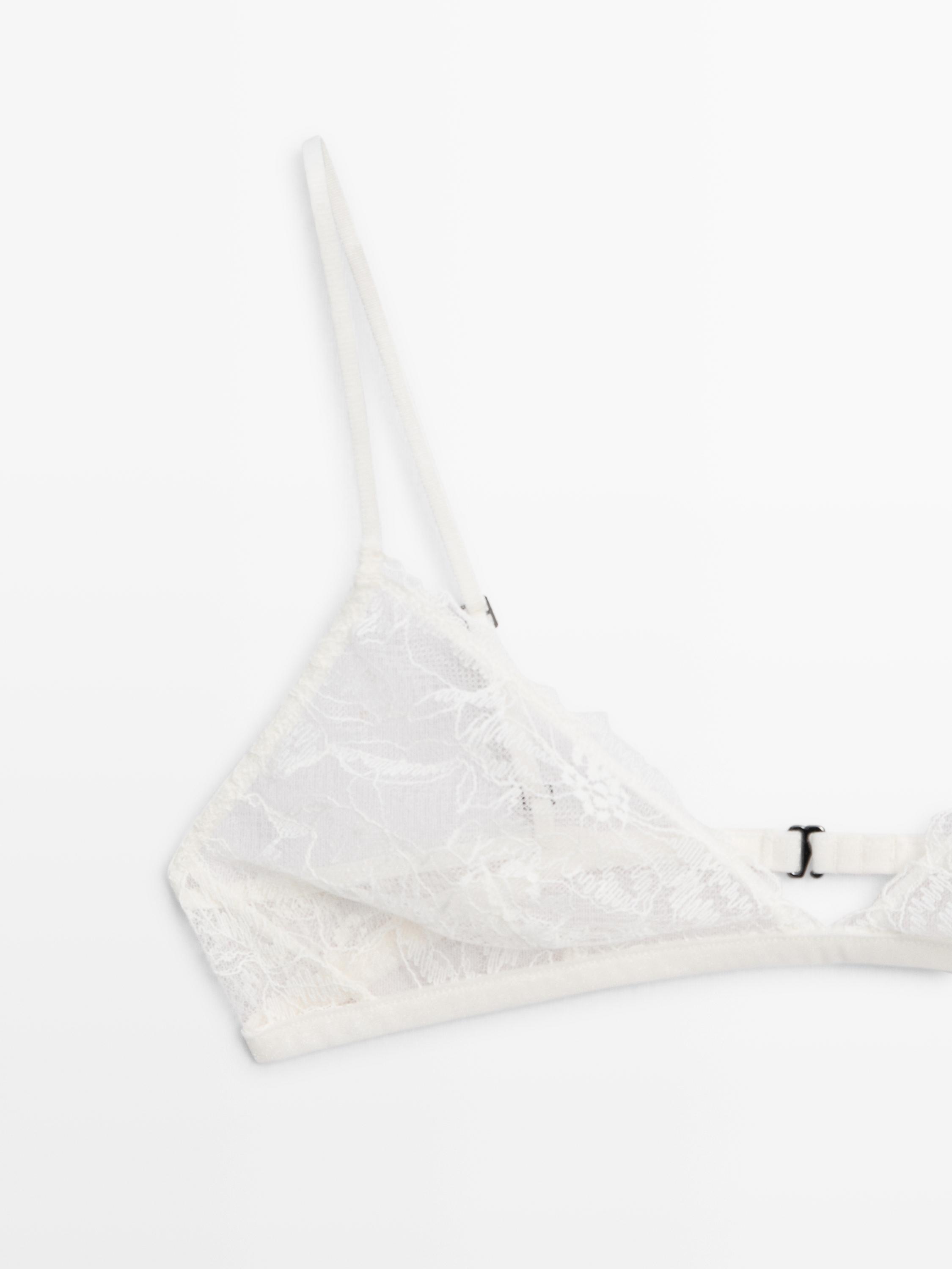 Lace bralette with scalloped details