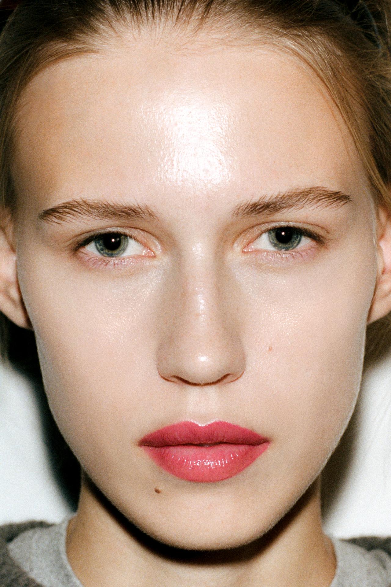 ZARA LIP OIL CHAOTIC BERRIES — BERRY