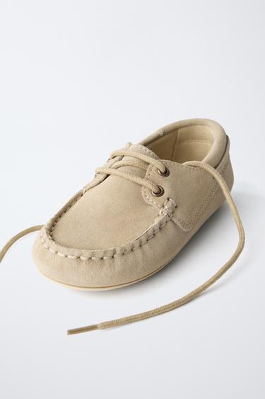 CHAUSSURES BATEAU EN CUIR - Marron sable de Zara - Image 3