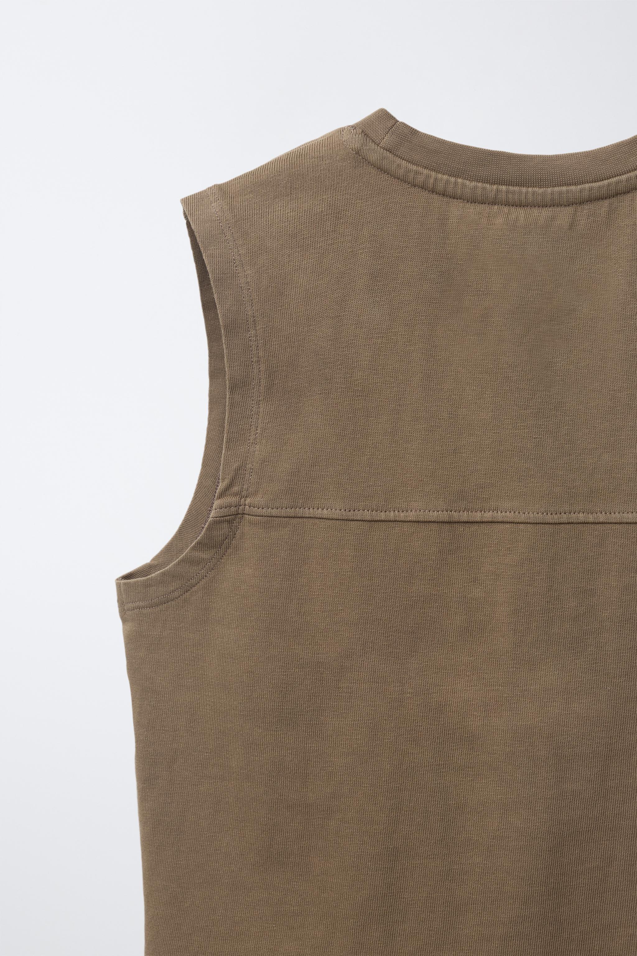 PLAIN SLEEVELESS T-SHIRT