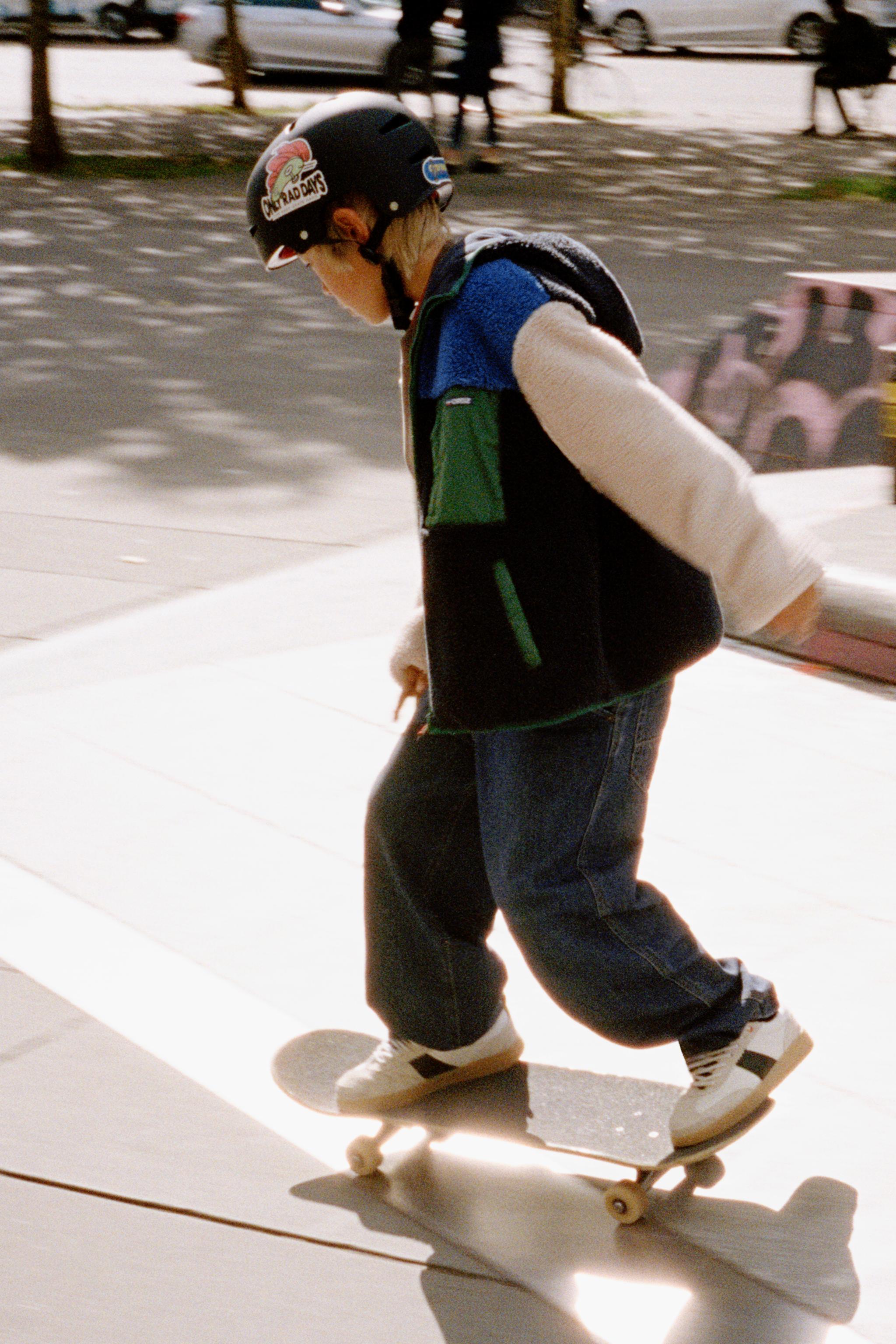 BLOUSON EFFET MOUTON À CAPUCHE COLOR BLOCK