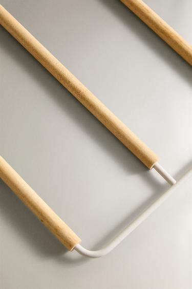 CINTRE MÉTAL ET BOIS PANTALONS - Blanc de Zara - Image 1