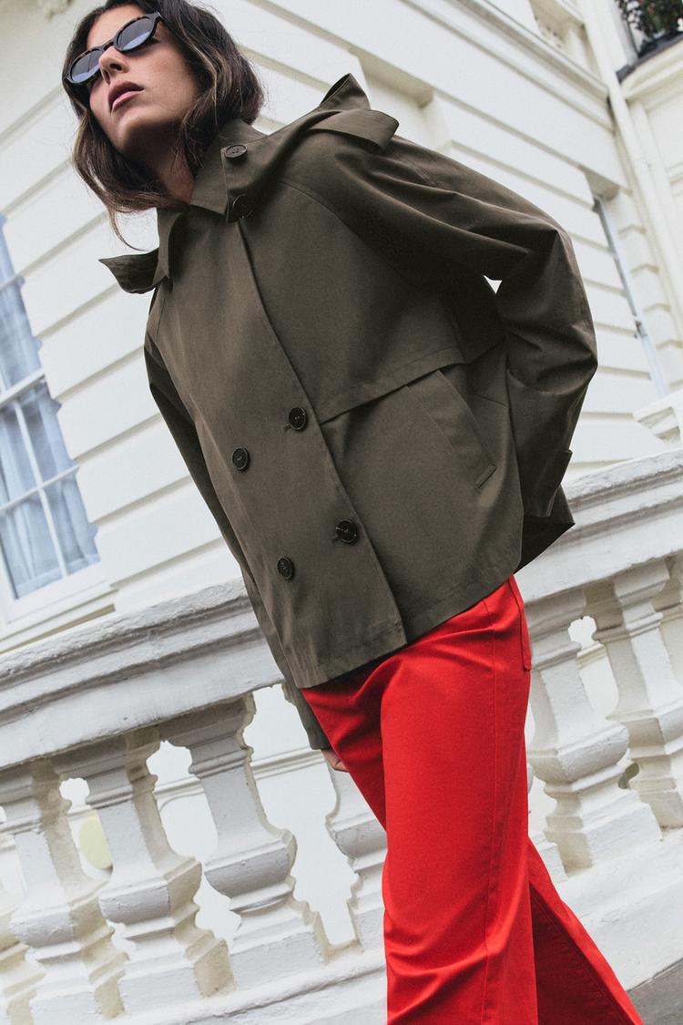 Cazadora trench corta capucha