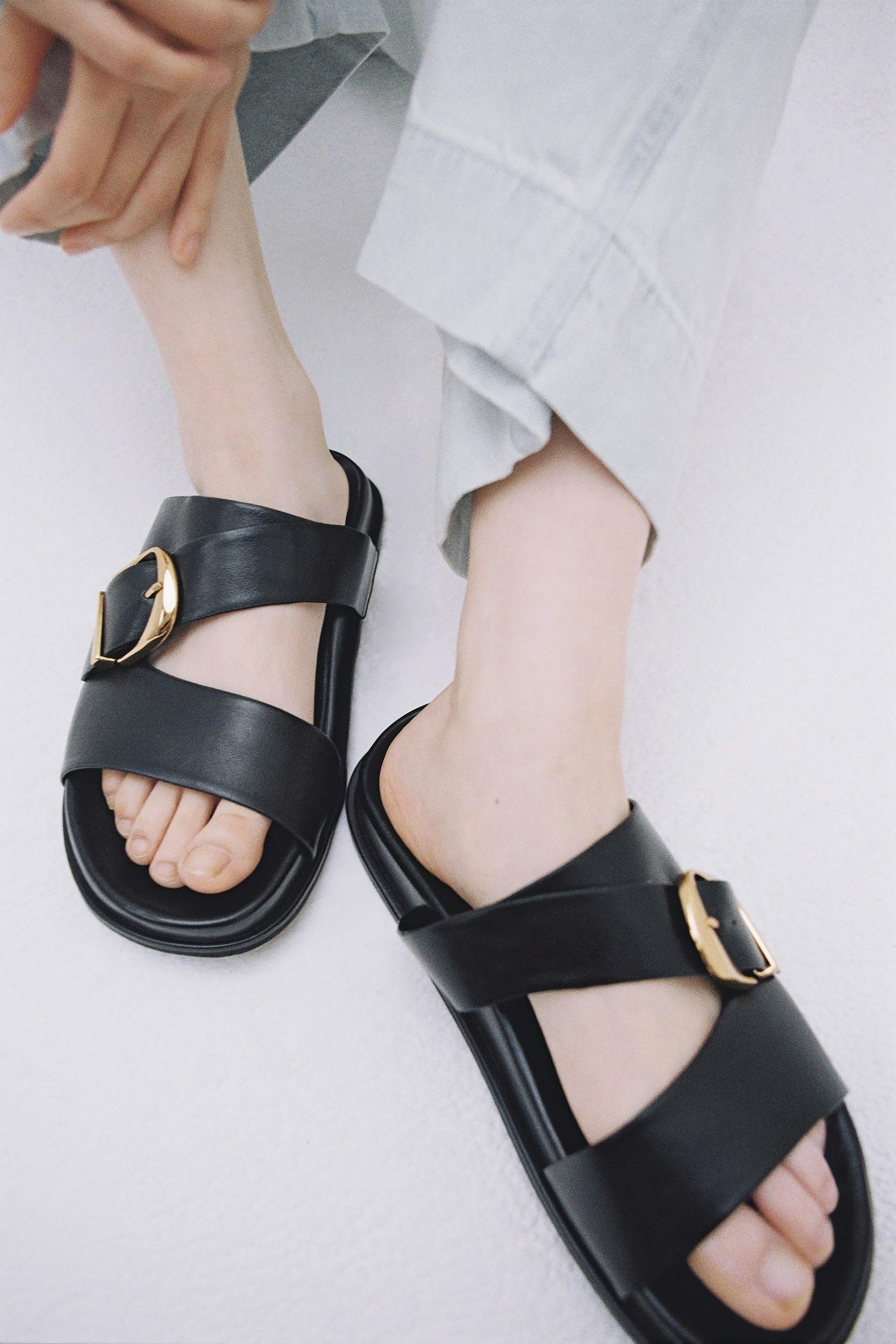 _reariel_さん専用 クラック加工入りレザースライドサンダル - ブラック | ZARA