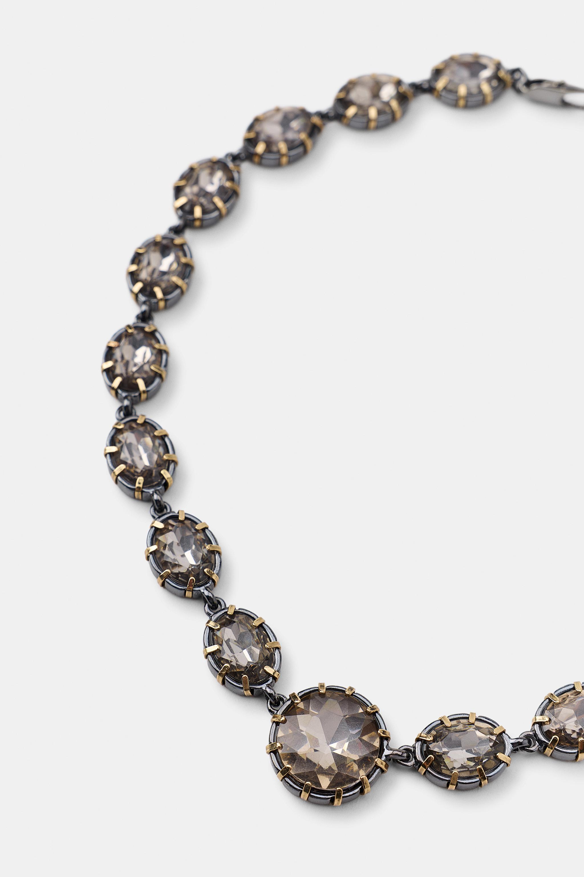 COLLIER MÉTALLIQUE AVEC BIJOUX