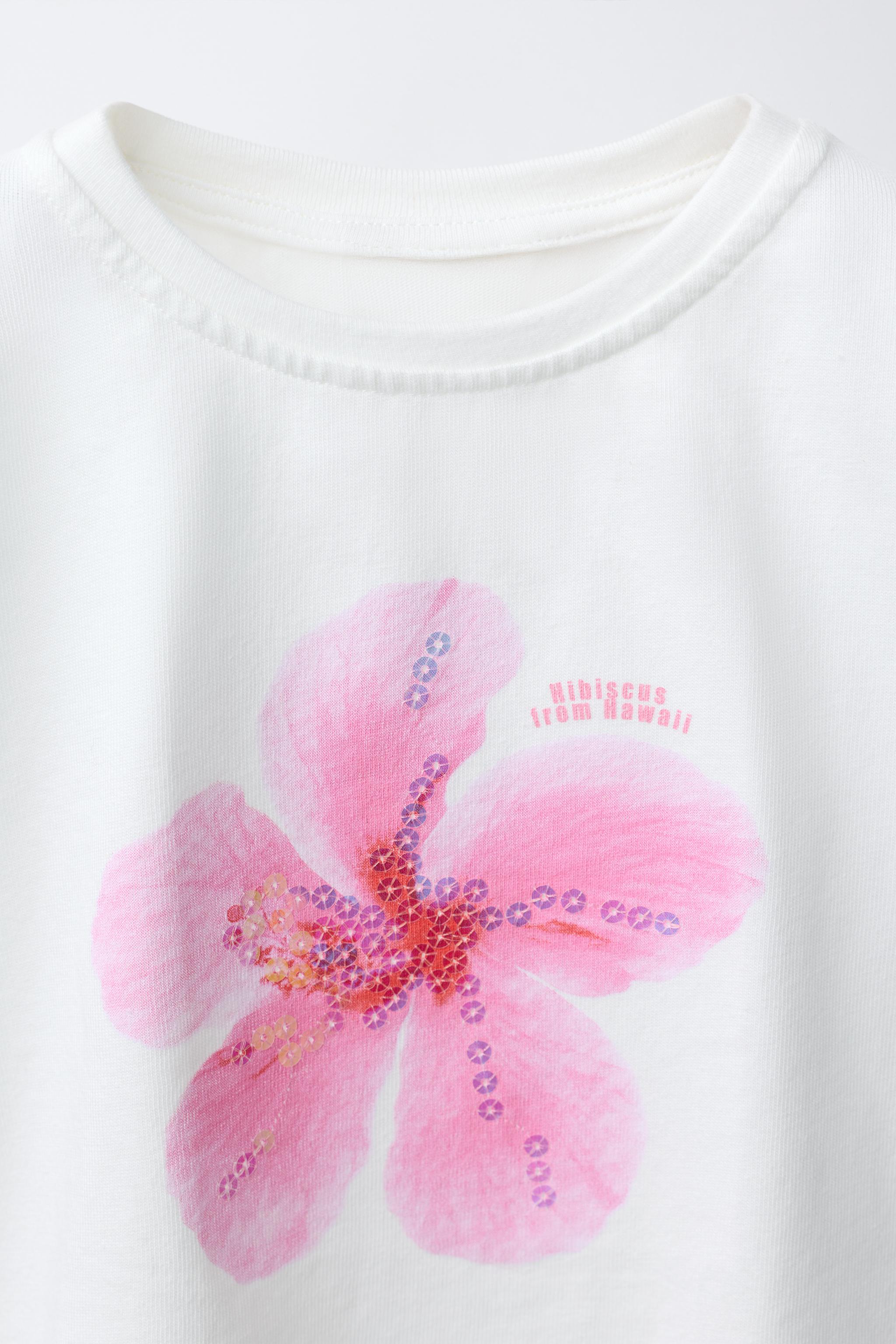 T-SHIRT FLEURI À FRANGES ET PAILLETTES