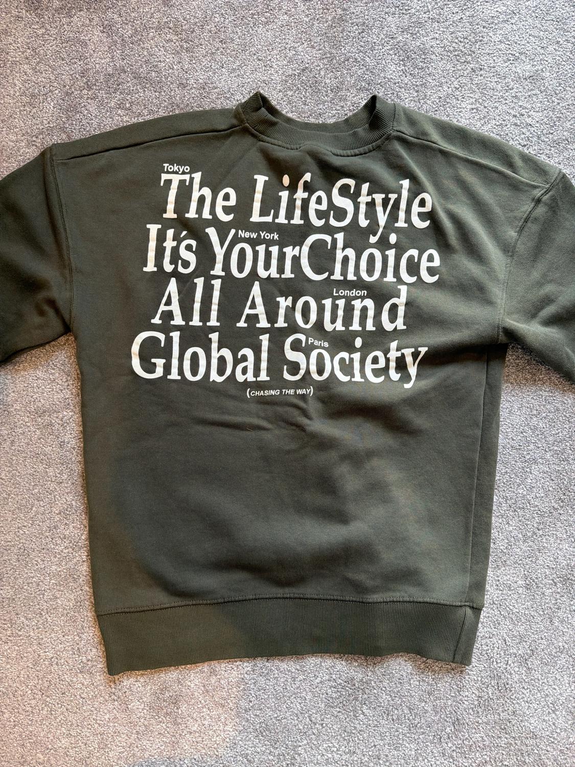 SWEATSHIRT WITH CONTRAST SLOGAN - Image 2