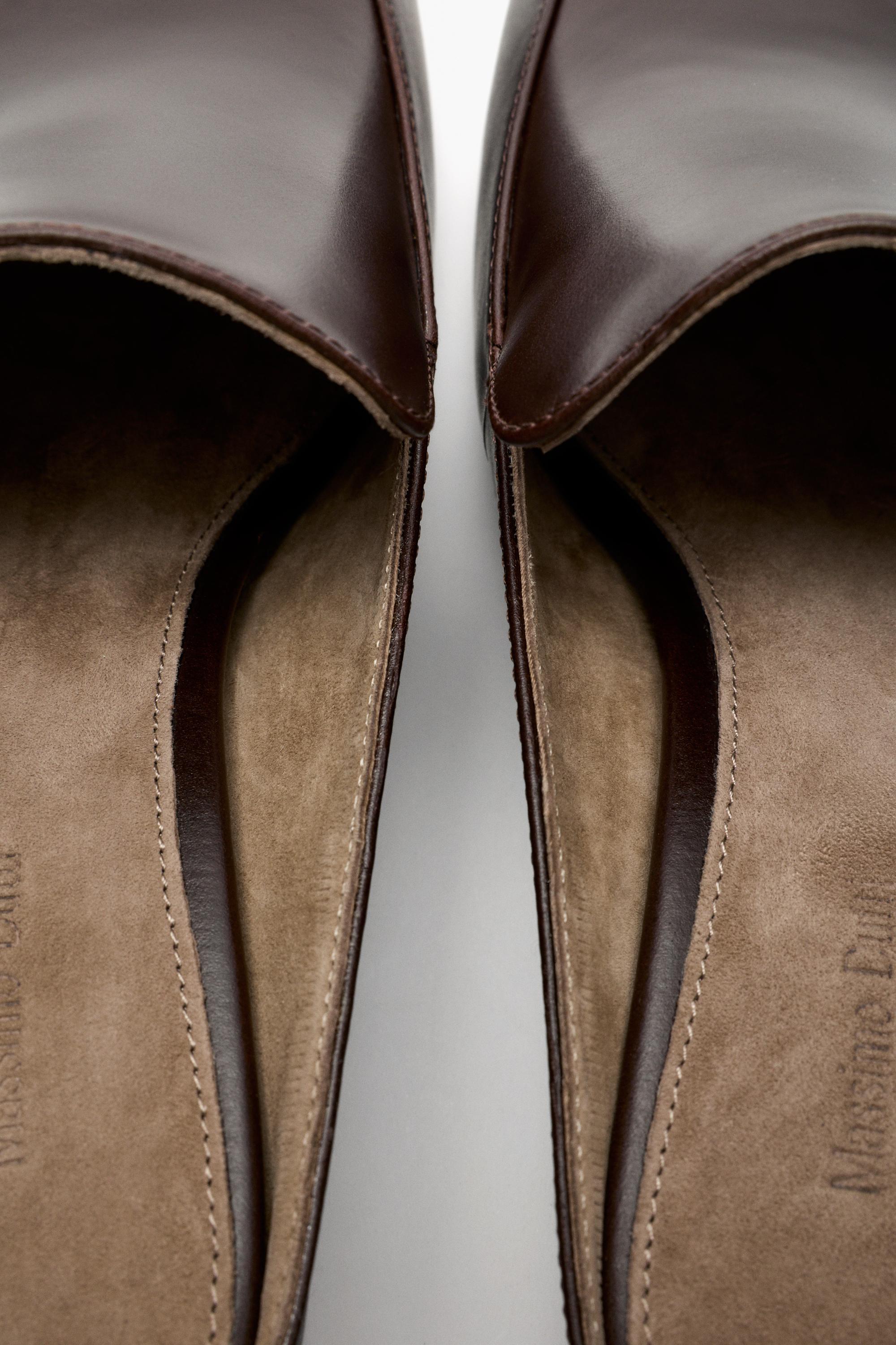 Heeled leather canvas loafer