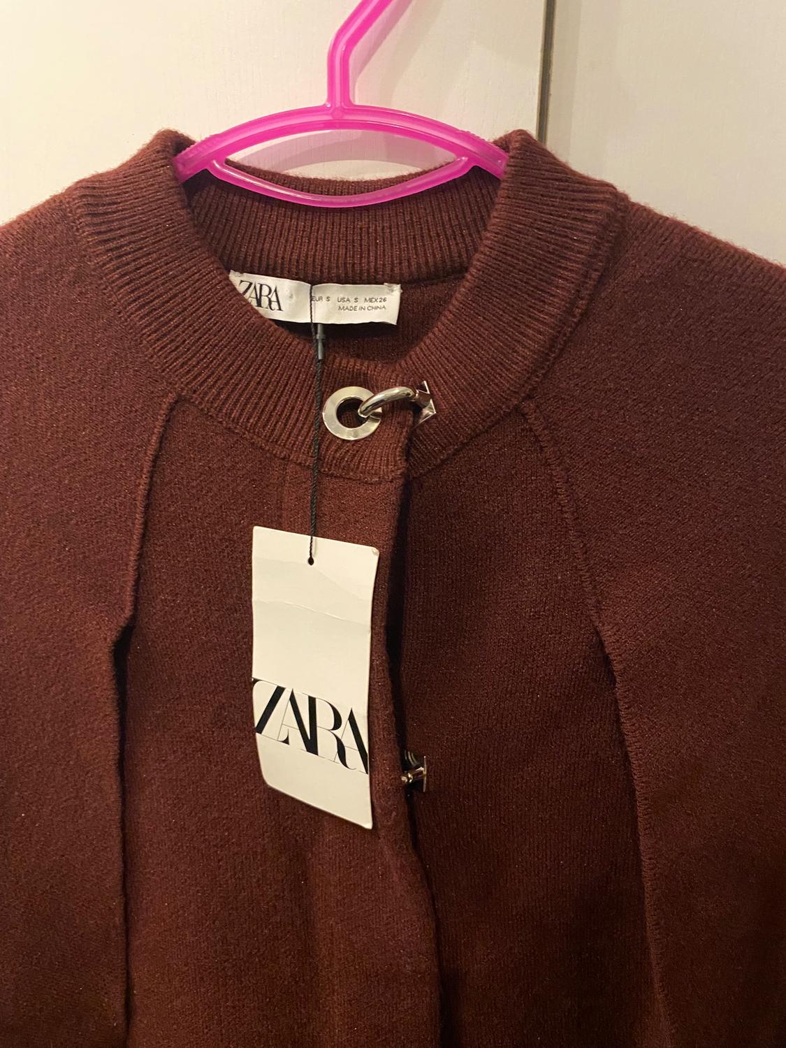KNITTED CAPE COAT - Image 3