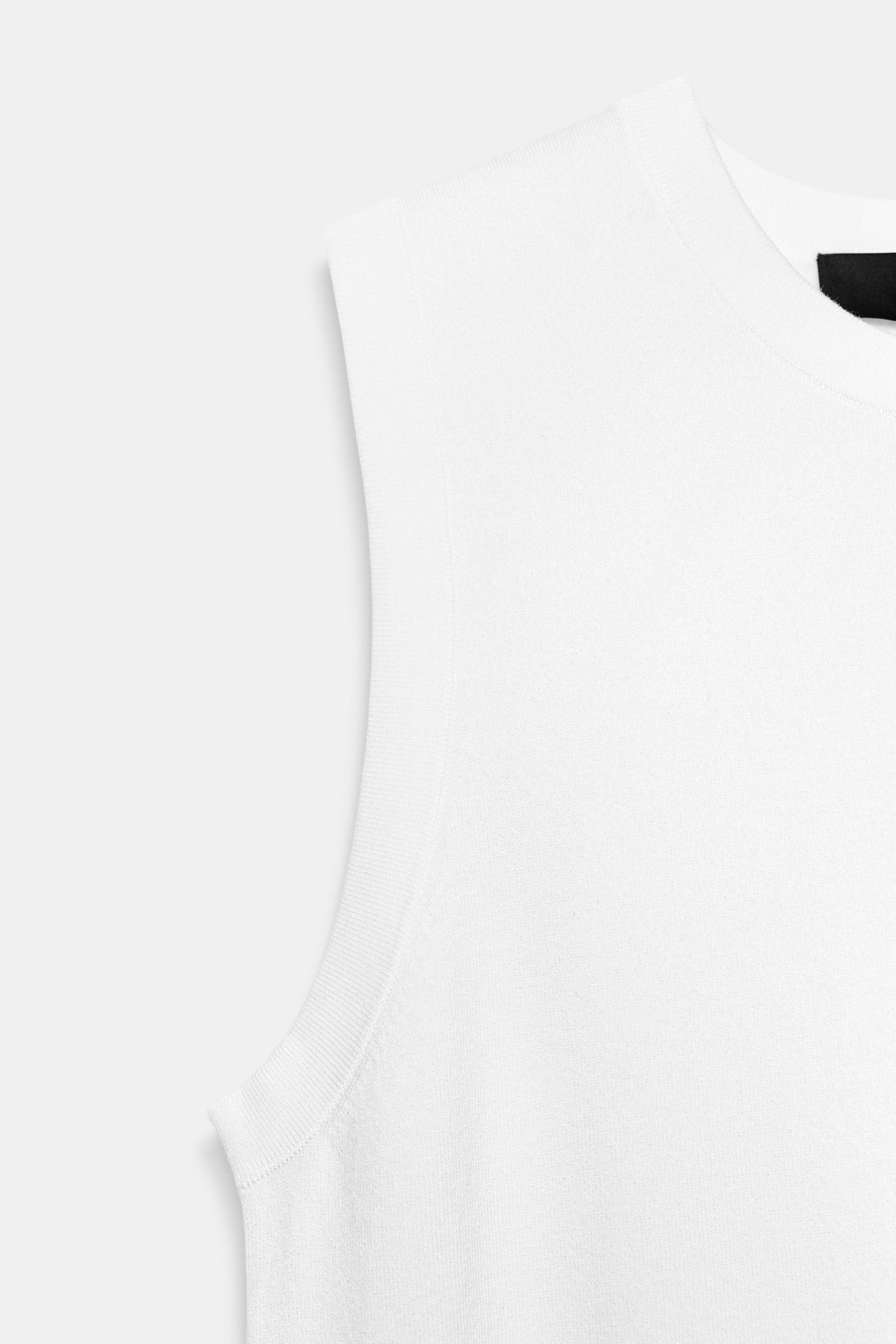 SLEEVELESS KNIT TOP