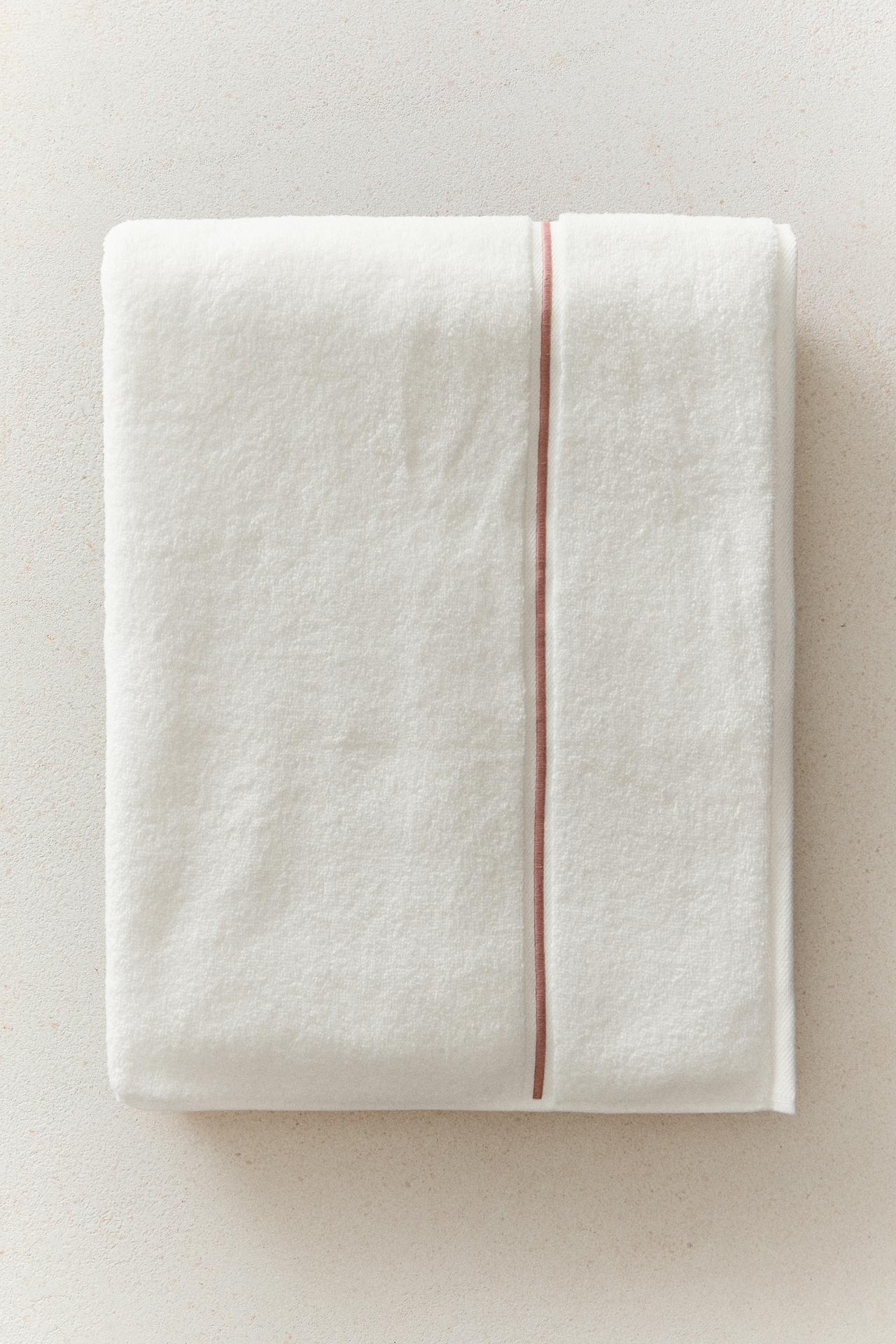 SCALLOPED BATH TOWEL — Pale pink