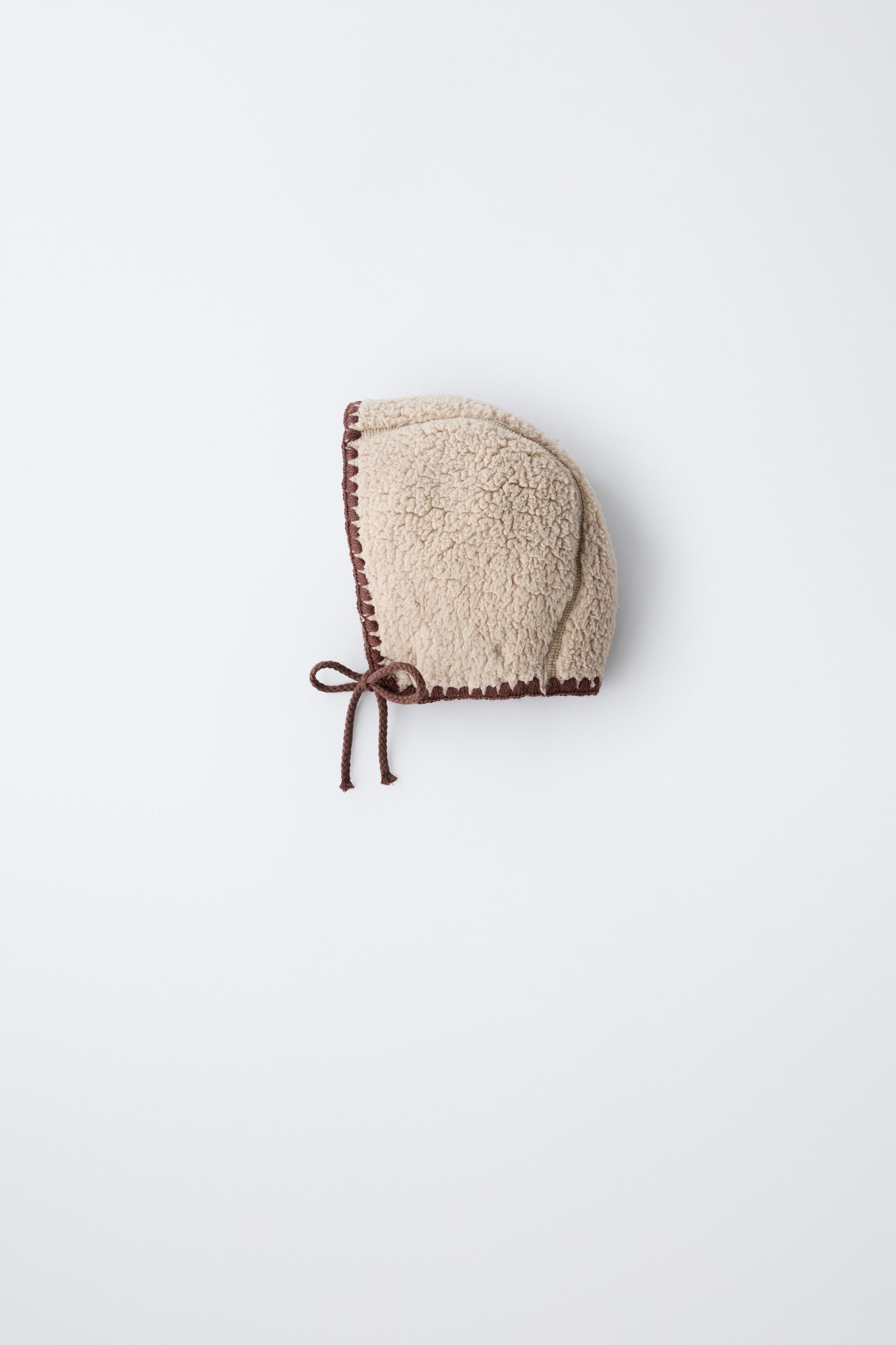 SHEARLING BONNET WITH CONTRAST PIPING