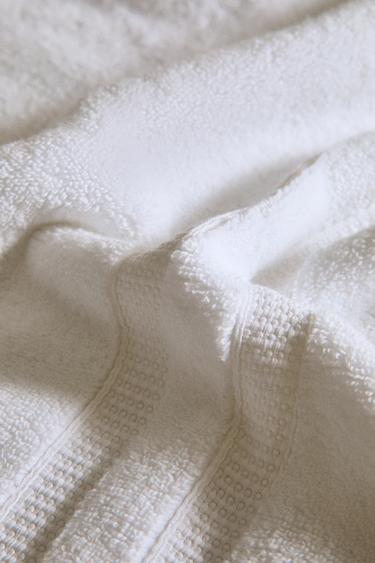 EXTRA SOFT DOUBLE BORDER BATH TOWEL - White by Zara - Image 3