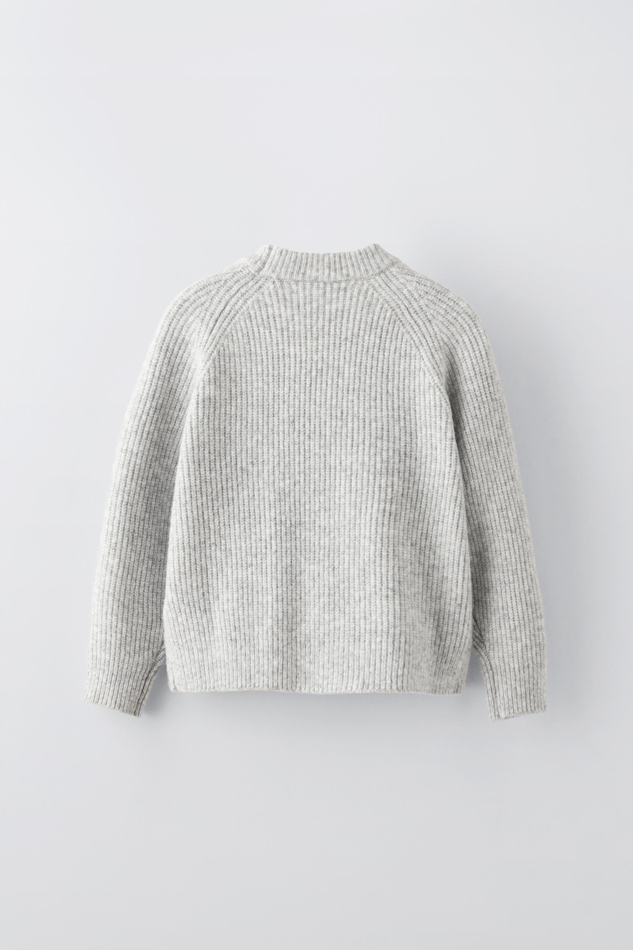 KNIT SWEATER