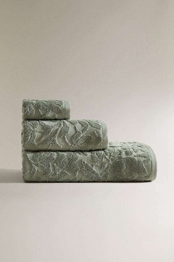 TOALHA DE BANHO COM JACQUARD DE FLORES - Verde / Azul da Zara - Imagem 0