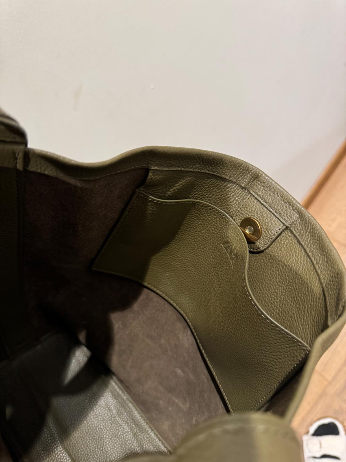 MINIMALIST LEATHER BUCKET BAG - Image 5