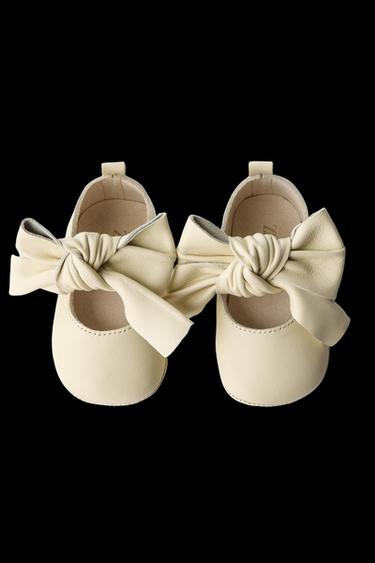 BAILARINA PIEL - Blanco Crudo de Zara