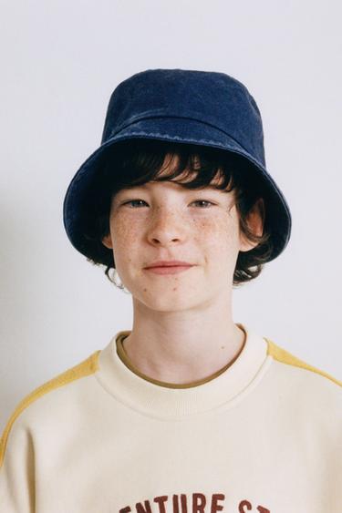 ШАПКА С КОНТРАСТНИ ШЕВОВЕ - Светло синьо от Zara