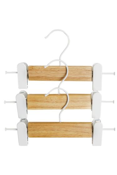 PACK OF KIDS' WOODEN HANGERS WITH CLIPS (PACK OF 3) - Light beige by Zara
