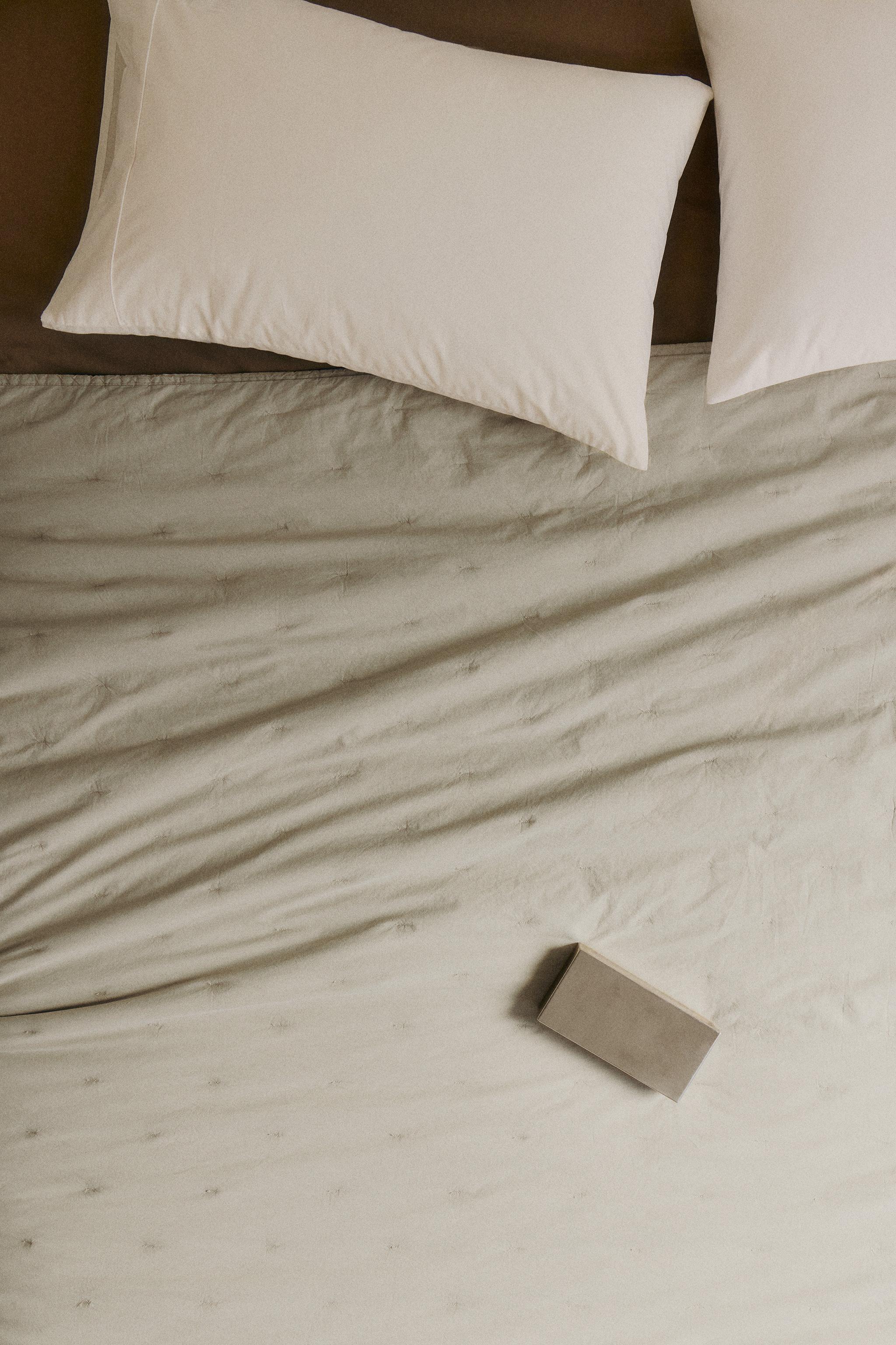 QUILTED PERCALE COTTON QUILT WITH DOTS