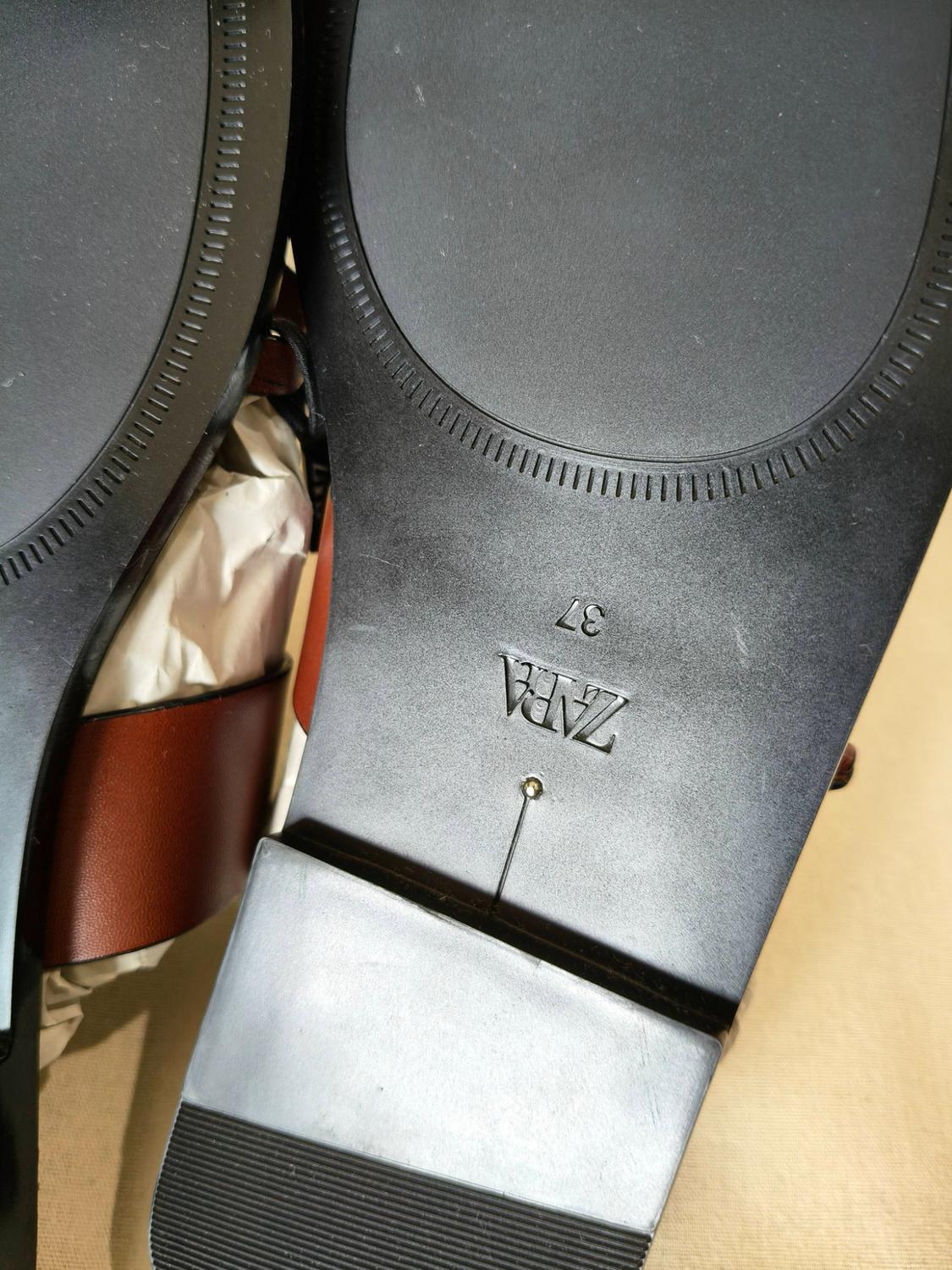 FLAT LEATHER STRAPPY SANDALS - Image 8