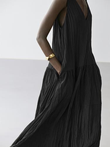 Vestido midi fluido plisado - Negro de Zara