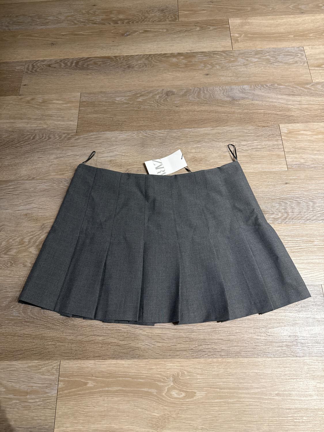 BOX PLEAT MINI SKIRT - Image 3