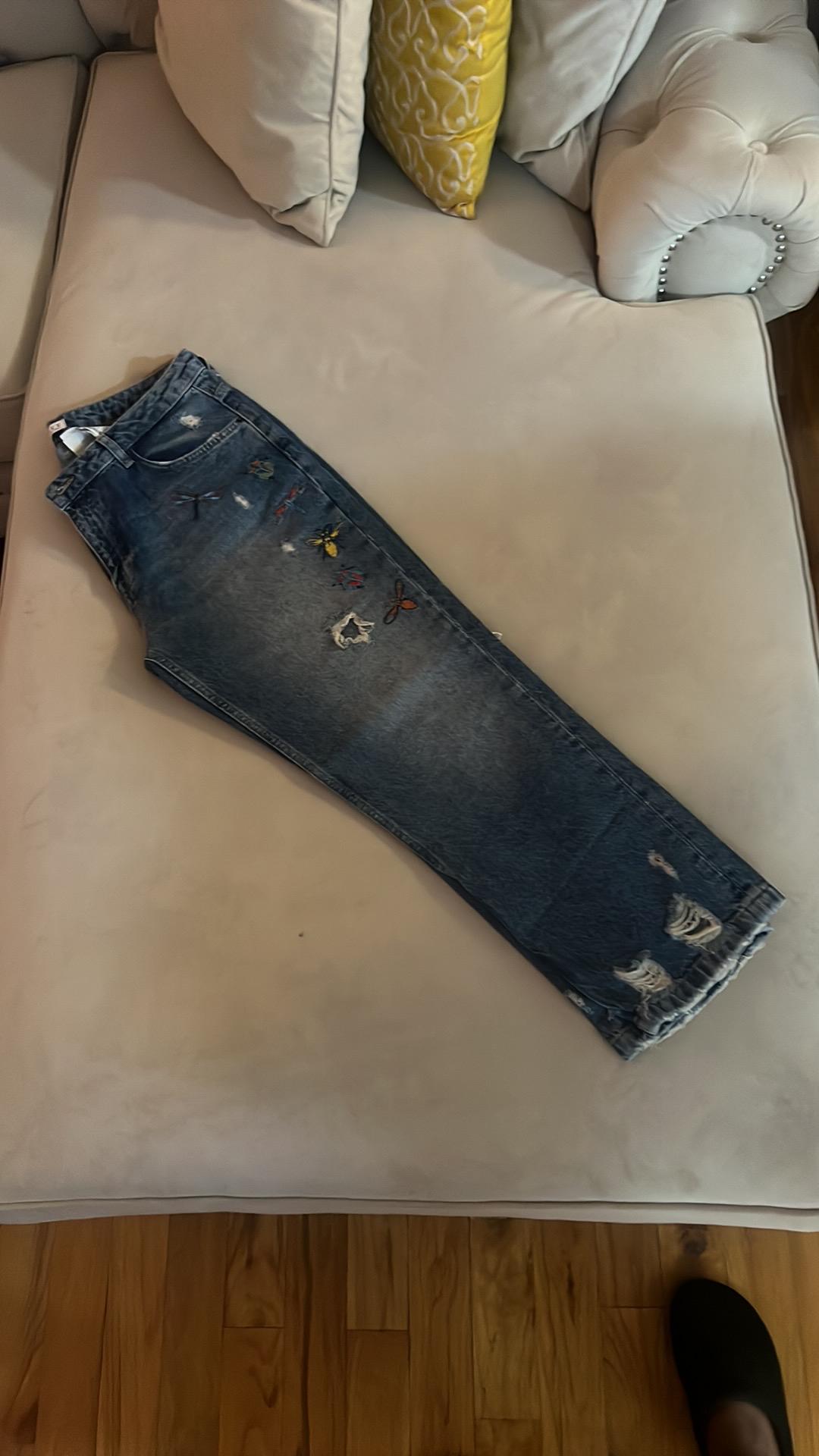 ZARA BASIC DARK DENIM DISTRESSED CROPPED JEAN WITH BUTTERFLIES - Image 4