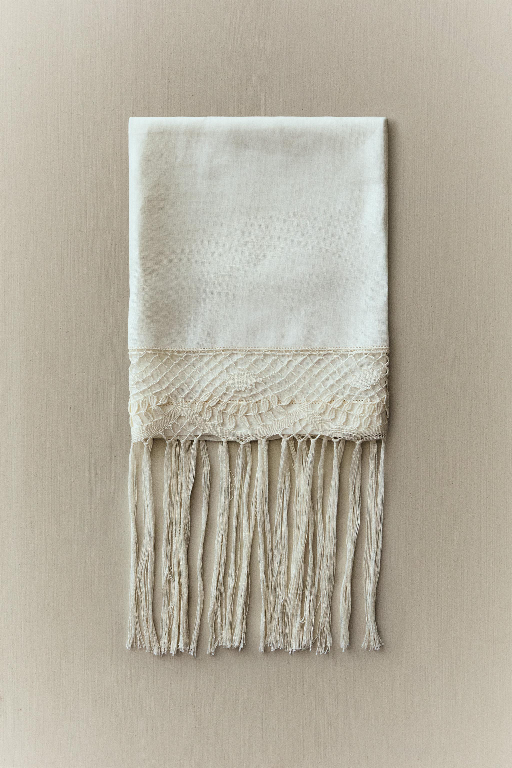 CAMARIÑAS LACE LINEN TOWEL