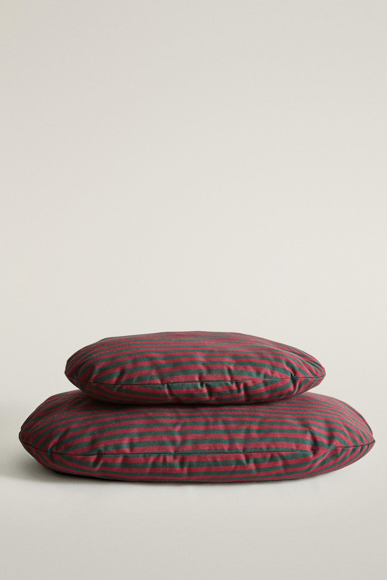 OVAL CHRISTMAS STRIPED PET CUSHION