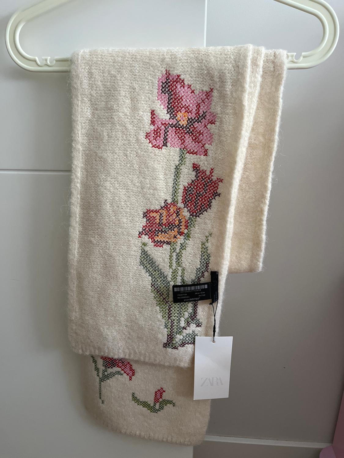FLORAL EMBROIDERED KNITTED SCARF - Image 2
