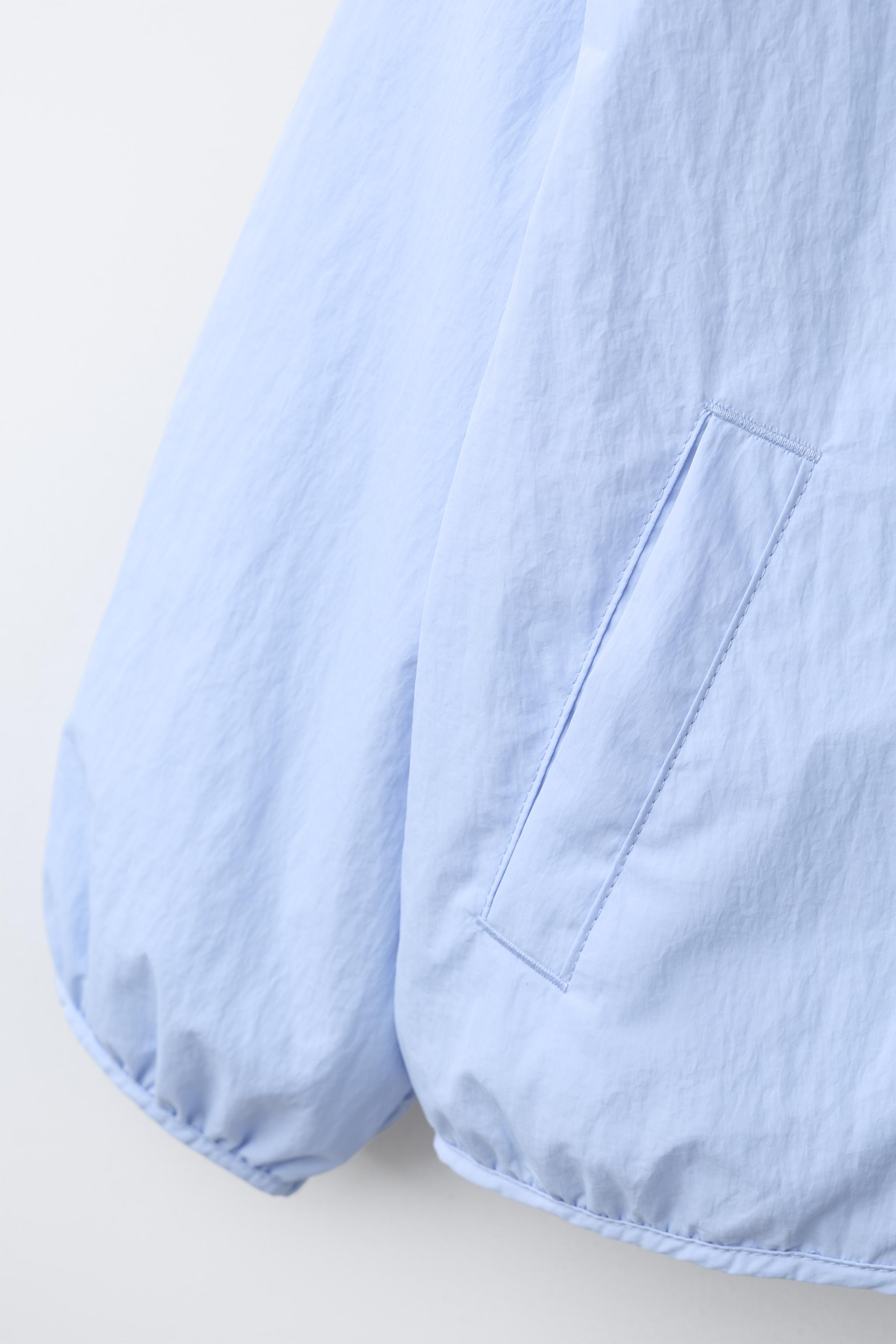 LIGHTWEIGHT WATER REPELLENT RAINCOAT