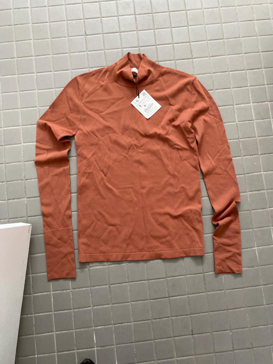 TURTLENECK SWEATER