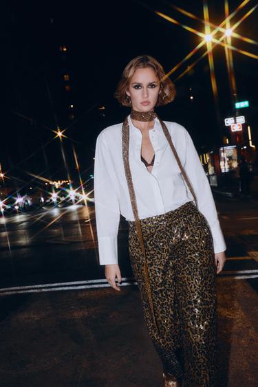 قميص بوبلين بطية أمامية مزينة بخرز - أبيض الخاص بـ Zara