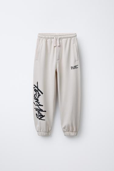 JOGGINGHOSE MIT GRAFFITI-PRINT - Hellgrau von Zara