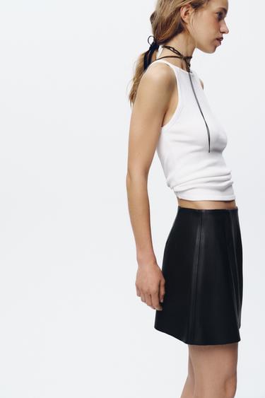 MINI JUPE EN MATIÈRE SYNTHÉTIQUE - Noir de Zara - Image 3