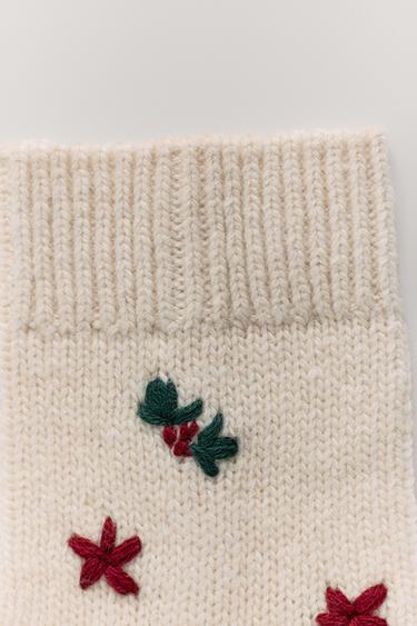 CALCETÍN MEDIO BORDADOS CON LANA - Crudo de Zara