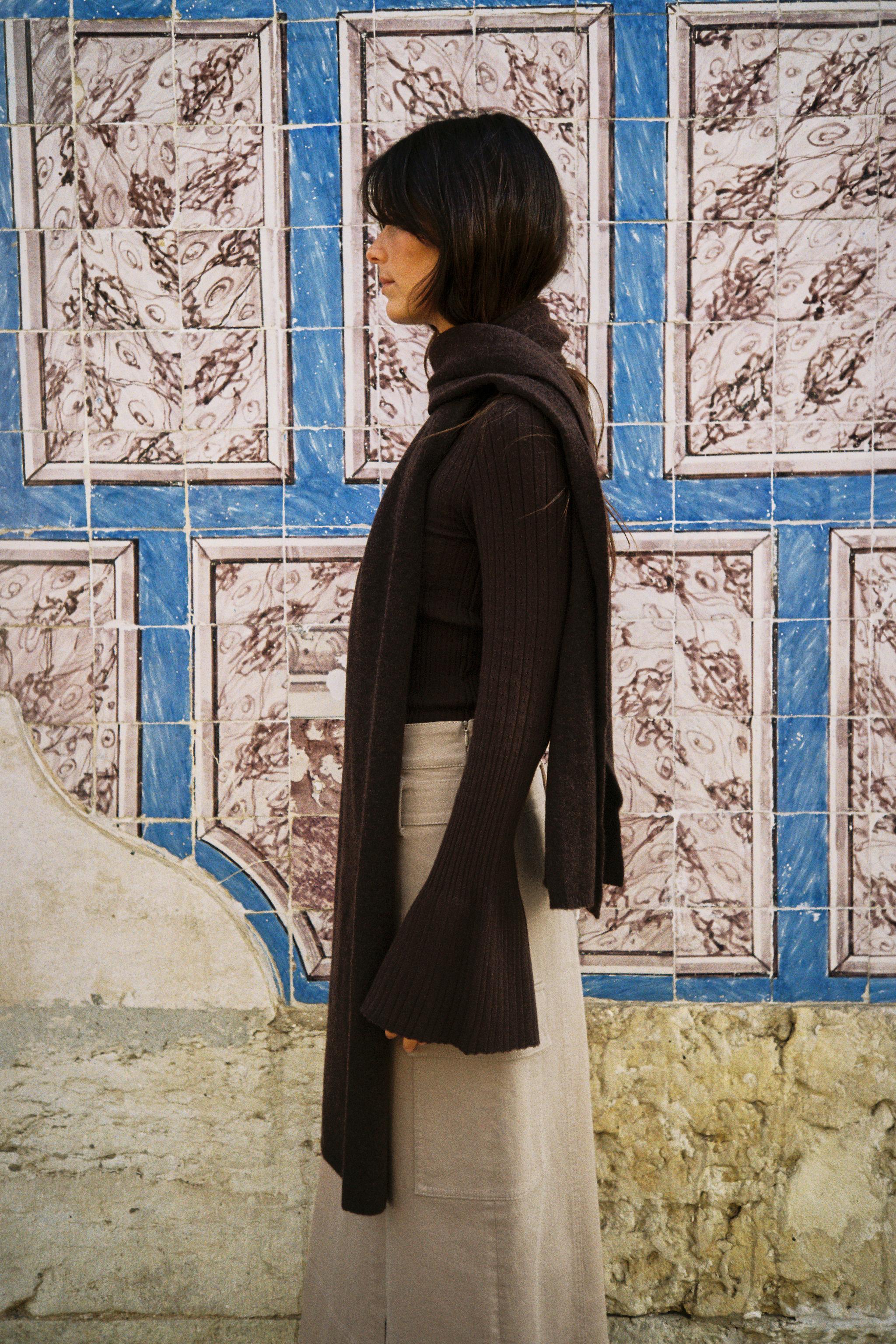 FITTED KNIT FLARED SLEEVE JUMPER