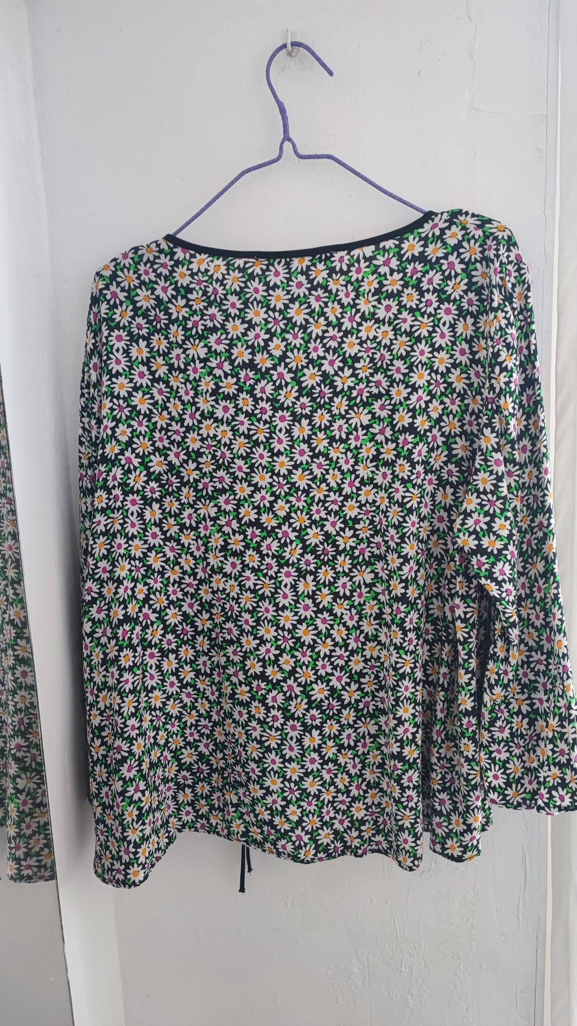 BLUSA CRUZADA DE FLORES - Image 2